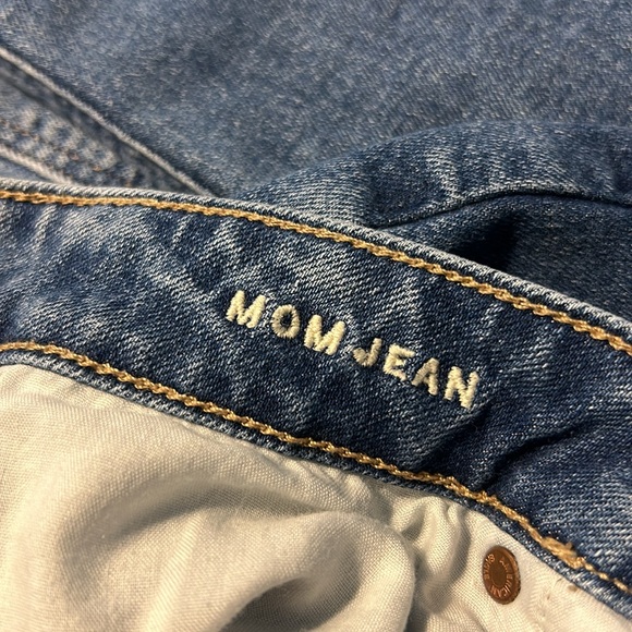 American Eagle MOM Jeans - Picture 6 of 7